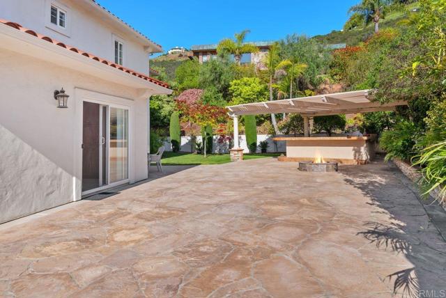 2535 San Clemente Avenue, Vista CA: https://media.crmls.org/mediaz/92481949-f40e-4340-a345-d2f13295898f.jpg