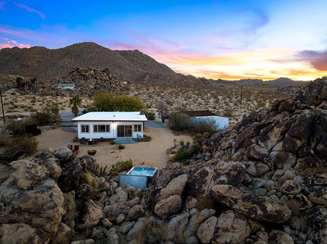 66425 Foothill Drive Drive, Joshua Tree CA: https://media.crmls.org/mediaz/92485c2e-a925-42b3-95c8-120678582aab.jpg