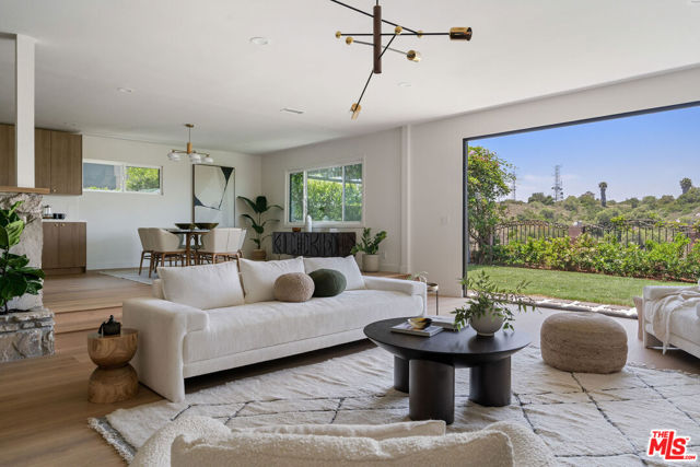 4731 Don Miguel Drive, Los Angeles CA: https://media.crmls.org/mediaz/924874c6-69f7-456c-b912-8911c1bf6da5.jpg