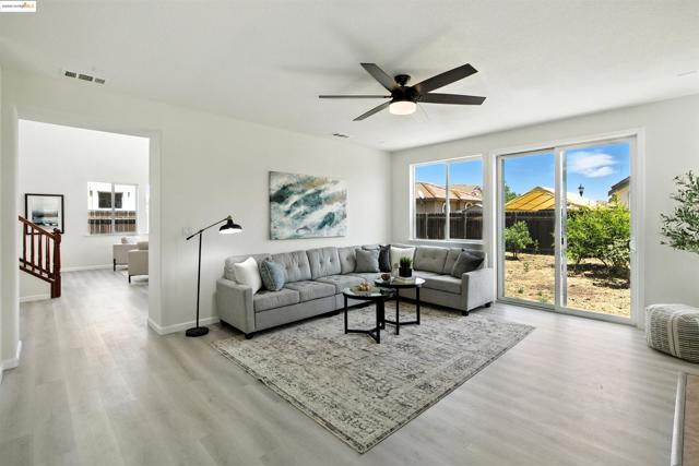 78 Vella Circle, Oakley CA: https://media.crmls.org/mediaz/92489bf5-d80b-4655-a3e7-e096ae2eb81c.jpg