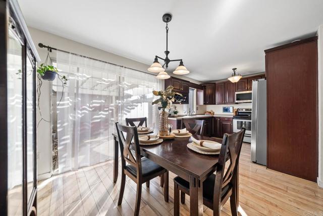 Detail Gallery Image 4 of 21 For 10658 King Phillip Ct., Santee,  CA 92071 - 3 Beds | 1/1 Baths