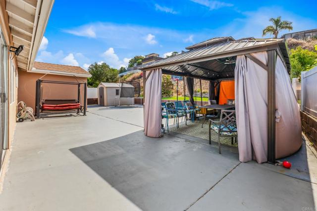 5851 Jackson Dr, La Mesa CA: https://media.crmls.org/mediaz/9248e63a-8182-4535-a3bd-1f5889d9688a.jpg