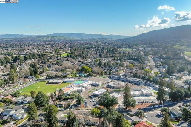 7864 Fairoaks Dr, Pleasanton CA: https://media.crmls.org/mediaz/9249d489-112d-49f8-84ed-e135453fdf93.jpg