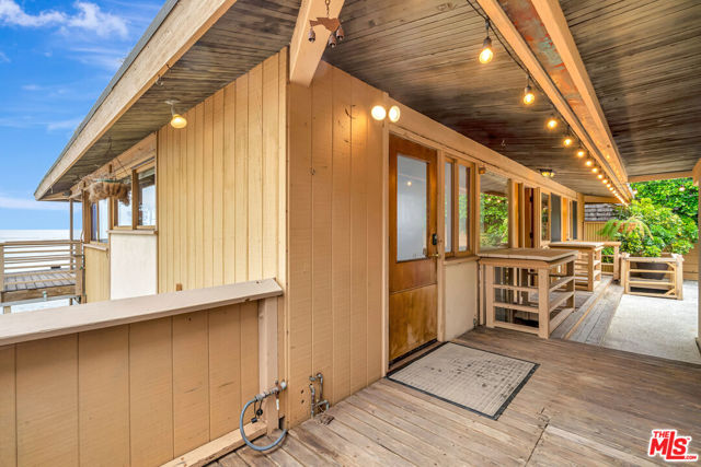 26636 Latigo Shore Drive, Malibu CA: https://media.crmls.org/mediaz/9249e145-8e13-4925-a6fd-cada954663bc.jpg
