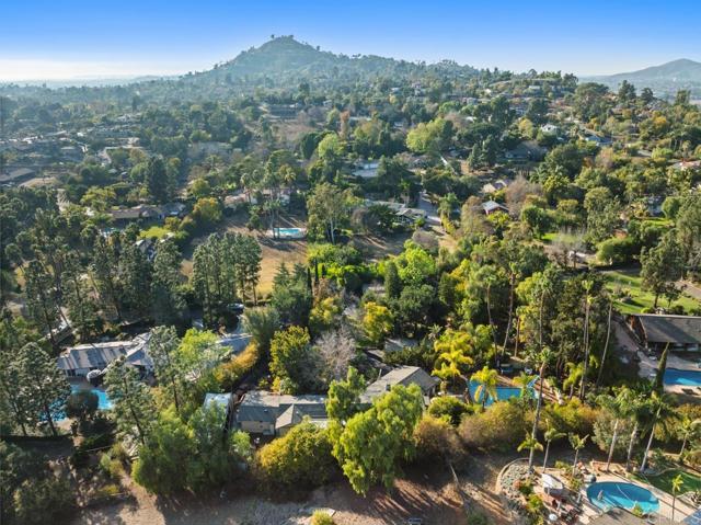10880 Hess Drive, La Mesa CA: https://media.crmls.org/mediaz/924a3d16-8590-40b1-953c-b199dc676575.jpg