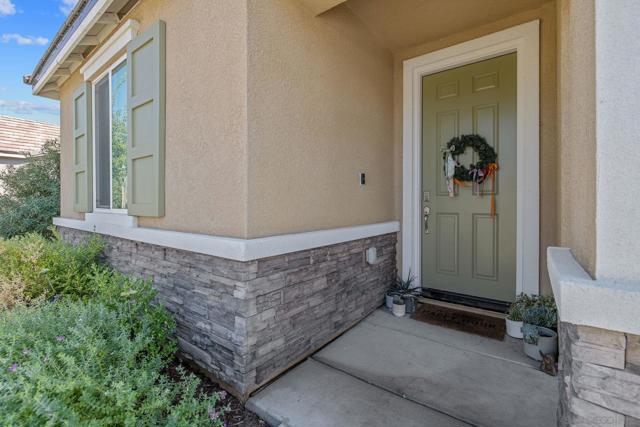 495 Pearl Dr, Lemoore CA: https://media.crmls.org/mediaz/924ae268-d38d-43a1-bef0-7ba2d8b029af.jpg