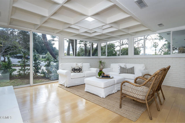 5045 Redwillow Lane, La Canada Flintridge CA: https://media.crmls.org/mediaz/924b1c39-62f1-4823-ada3-24e19deba590.jpg