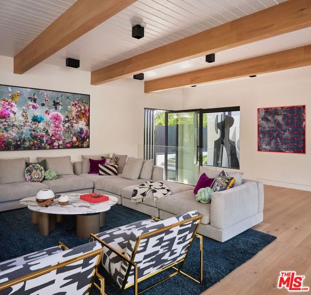 9455 Eden Drive, Beverly Hills CA: https://media.crmls.org/mediaz/924b8a89-4106-40e9-95fb-638bdf720997.jpg