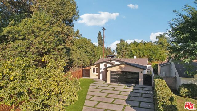 4656 Greenbush Avenue, Sherman Oaks CA: https://media.crmls.org/mediaz/924ccf53-58b1-45da-85be-860dd93a54cb.jpg