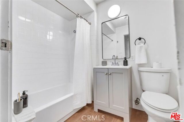 2627 San Marino Street, Los Angeles CA: https://media.crmls.org/mediaz/924d26cd-bfb4-4c80-92c6-fff1e0350cc8.jpg