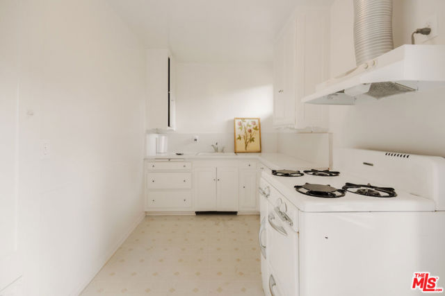 405 Toro Canyon Road, Carpinteria CA: https://media.crmls.org/mediaz/924d89e4-d305-47ab-81d3-0d661a2a7683.jpg