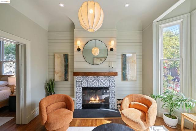 1402 15th St, San Francisco CA: https://media.crmls.org/mediaz/924d9a96-3020-4c2f-a9ef-6414d842989a.jpg