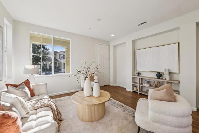 34103 Zaner Way, Union City CA: https://media.crmls.org/mediaz/924d9c3a-1610-4610-861b-a3f7b0056525.jpg