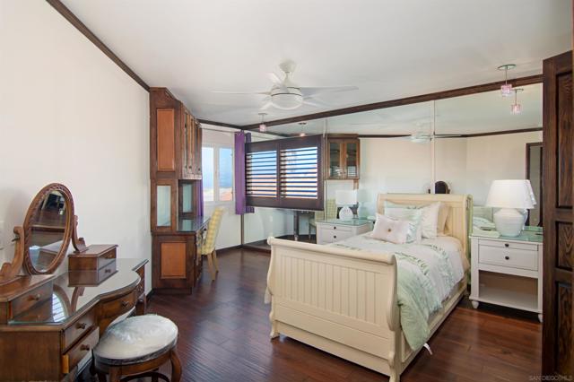 20 S Cays Ct, Coronado CA: https://media.crmls.org/mediaz/924db1ed-d7ce-4016-aea8-37ef46ba7df3.jpg