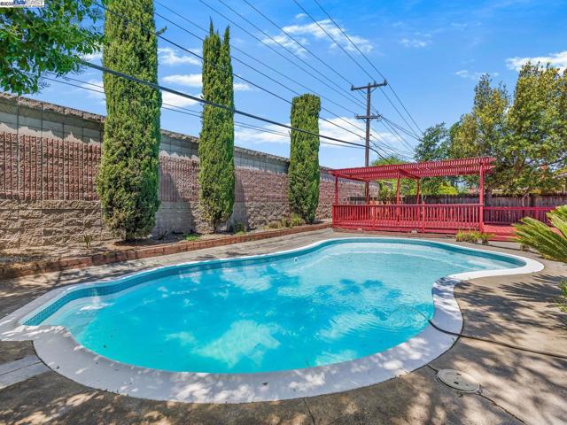 8612 Wicklow Ln, Dublin CA: https://media.crmls.org/mediaz/924de132-f7a1-48c4-bbe1-9e43ac81dd73.jpg