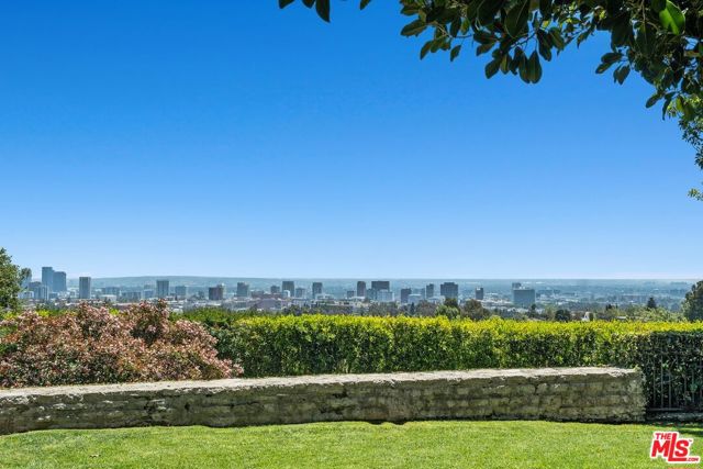 11080 Chalon Road, Los Angeles CA: https://media.crmls.org/mediaz/924deacf-6a6f-49d3-bb80-e96bdf3eaea2.jpg