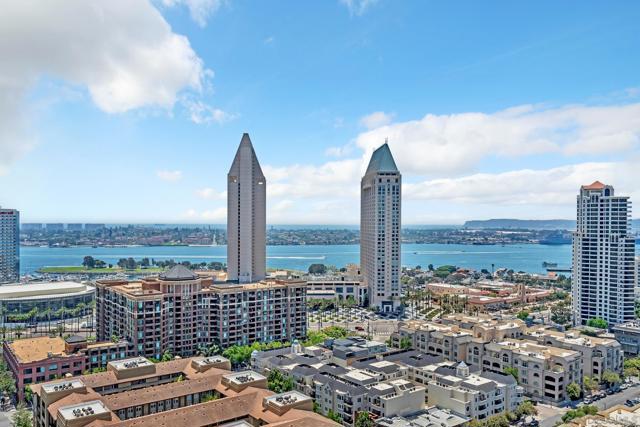 700 Front St, San Diego CA: https://media.crmls.org/mediaz/924e3226-4d54-4075-aede-7f6c86452222.jpg