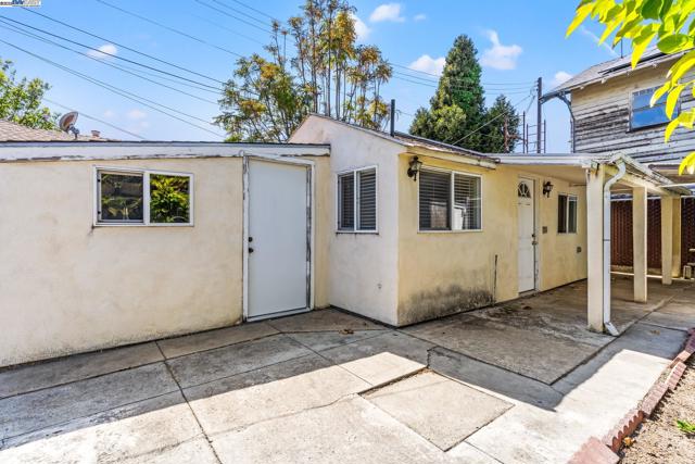 18289 Meekland Ave, Hayward CA: https://media.crmls.org/mediaz/924eac98-f3aa-45fb-9ea9-713abfef632b.jpg