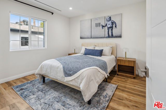 3976 Mclaughlin Avenue, Los Angeles CA: https://media.crmls.org/mediaz/924ef50a-127a-43dd-a3ee-c86c49ec43d5.jpg
