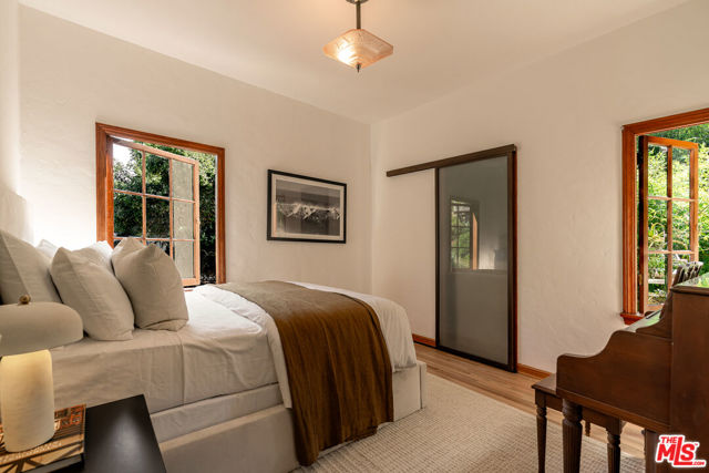 3105 Ledgewood Drive, Los Angeles CA: https://media.crmls.org/mediaz/924efe26-cd2e-4fa2-8c08-57797756b7c7.jpg