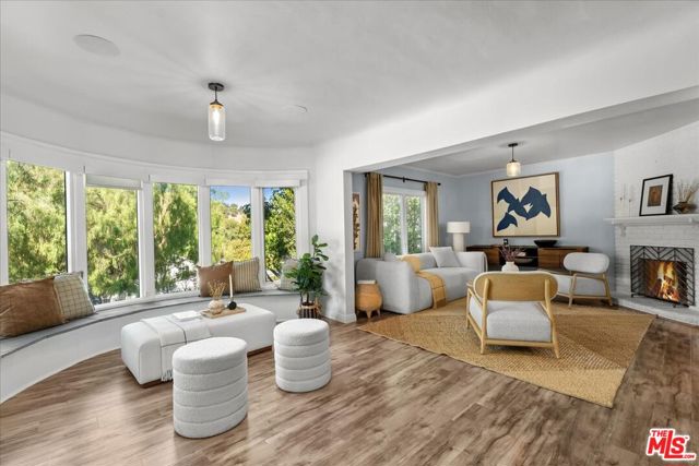 4104 Saugus Avenue, Sherman Oaks CA: https://media.crmls.org/mediaz/924fb0b8-1204-4d39-b705-2a54b49b7f80.jpg