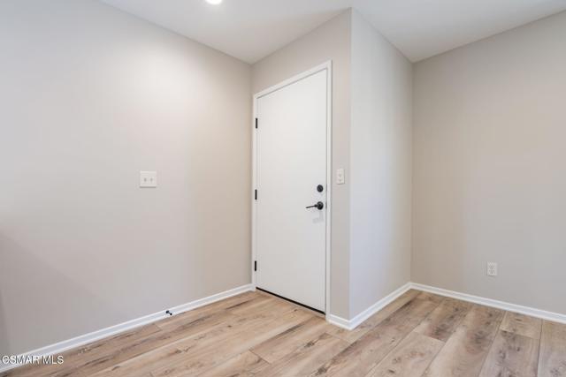 3242 Hereford Court, Simi Valley CA: https://media.crmls.org/mediaz/92501556-fa40-426d-a9b9-40928f508644.jpg