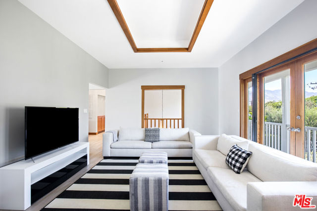 30362 Morning View Drive, Malibu CA: https://media.crmls.org/mediaz/92501b85-9d42-4b24-8bb3-ab57288ee723.jpg