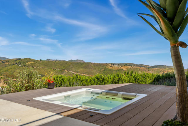 33433 Decker School Road, Malibu CA: https://media.crmls.org/mediaz/92501d56-deb3-4bc3-9ef2-49136ad4af21.jpg