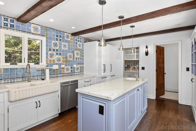 7728 Ludington Pl, La Jolla CA: https://media.crmls.org/mediaz/92503b2c-6e3a-41f6-b787-b37fef3080a4.jpg