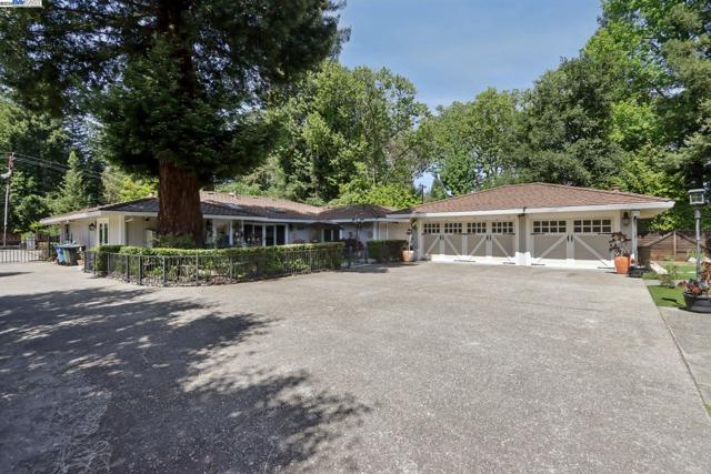 688 Danville Blvd, Danville CA: https://media.crmls.org/mediaz/92507d10-4968-4cc8-8d53-74c4339d2748.jpg