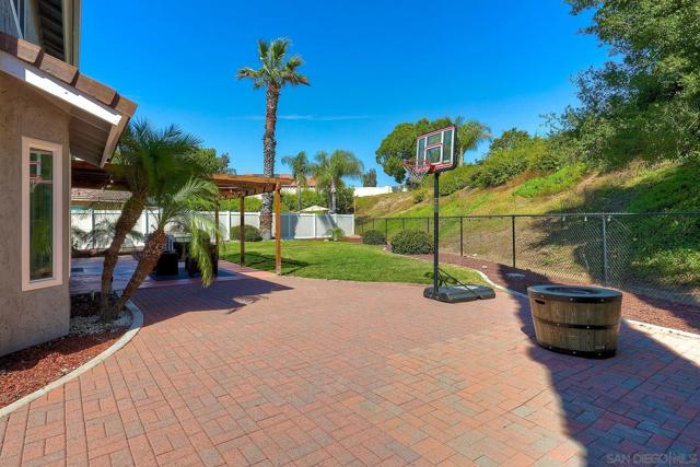 17937 Myrica Ln, San Diego CA: https://media.crmls.org/mediaz/9250e5ce-83ea-493f-9d41-34e0a37fd921.jpg