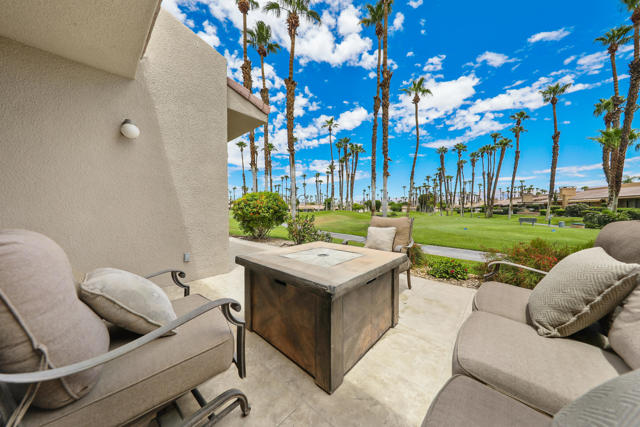 76790 Chrysanthemum Way, Palm Desert CA: https://media.crmls.org/mediaz/9250f078-d090-4eea-b334-be111e887e12.jpg