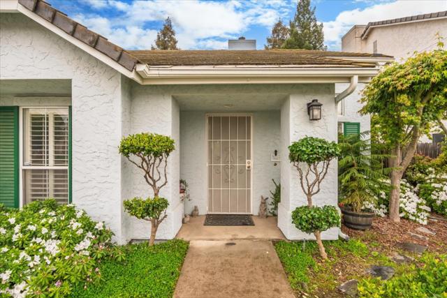 1130 Minarets Avenue, Clovis CA: https://media.crmls.org/mediaz/9250fb26-aa02-4608-b8a7-97d26ea4f278.jpg