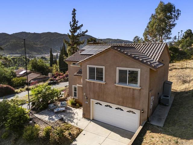 Detail Gallery Image 1 of 43 For 3436 Laurashawn Ln, Escondido,  CA 92026 - 3 Beds | 2/1 Baths