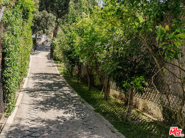 1942 Lake Shore Avenue, Los Angeles CA: https://media.crmls.org/mediaz/92522b89-4628-4361-a4cf-c7e960124156.jpg