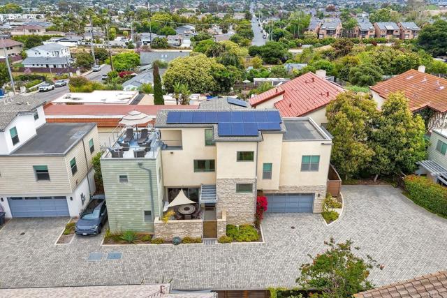295 Chinquapin Ave, Carlsbad CA: https://media.crmls.org/mediaz/92523c5d-756d-470c-ba4c-b7ad7443602d.jpg