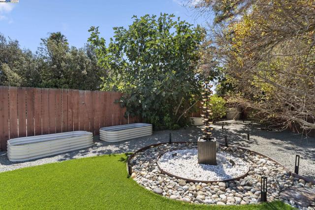 36523 Cherry St, Newark CA: https://media.crmls.org/mediaz/9252465c-1e6c-45e8-9c52-1b31f1ecf80c.jpg