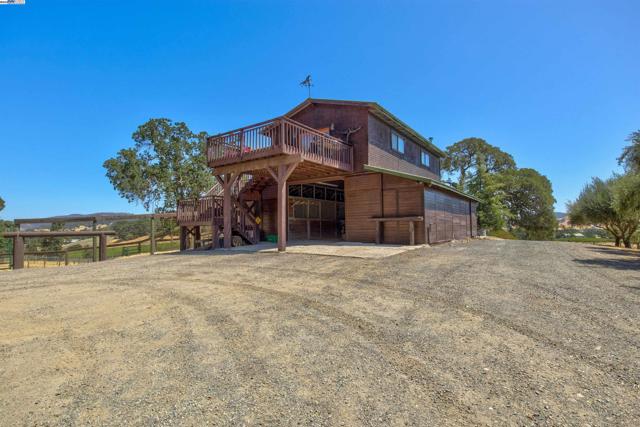 5281 Chiles Pope Valley Rd,  CA: https://media.crmls.org/mediaz/92525d18-01cf-448a-86eb-fc3f68fa065d.jpg