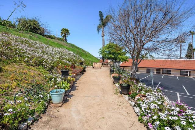 328 Killdeer, Oceanside CA: https://media.crmls.org/mediaz/92526ed9-631a-4fcc-9f89-ea7bd8eab44a.jpg
