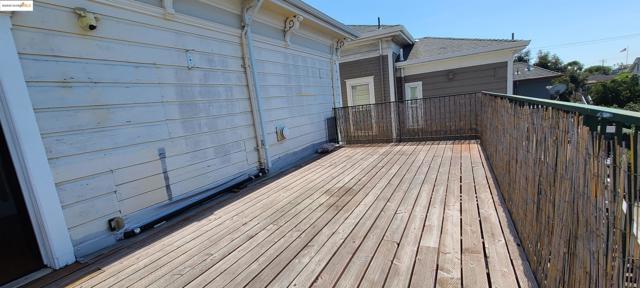 2825 Market St, Oakland CA: https://media.crmls.org/mediaz/9252839c-8ecf-4bdf-961f-a40e8973b03f.jpg