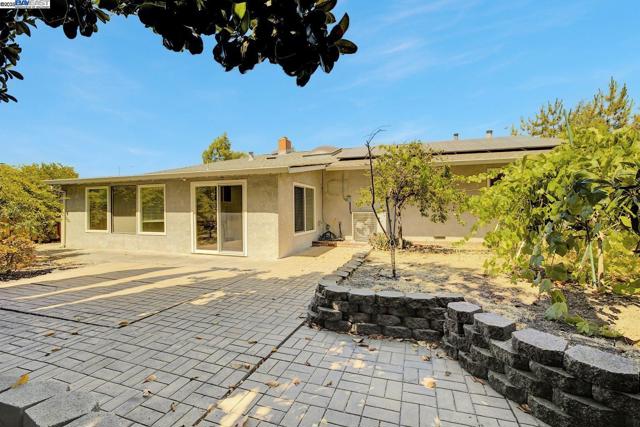 41025 Pajaro Dr, Fremont CA: https://media.crmls.org/mediaz/9252d4f8-d791-449f-b69f-ad7044e12bd1.jpg