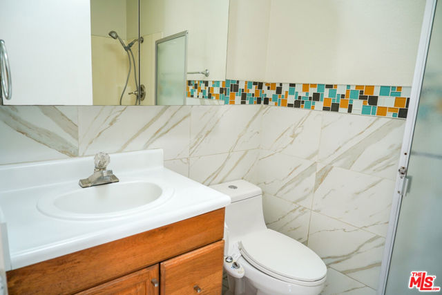 630 N Grand Avenue, Los Angeles CA: https://media.crmls.org/mediaz/92530da9-ac95-4d92-9482-b1dd6017d474.jpg