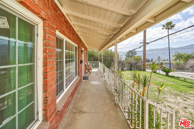4930 Ramsdell Avenue, La Crescenta CA: https://media.crmls.org/mediaz/9253eba7-08d3-44fc-87d4-54d47d87836a.jpg