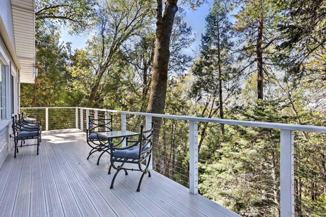 23984 SKYLAND DR, Crestline CA: https://media.crmls.org/mediaz/9253fda3-76bb-4779-b934-e9a8153d0a48.jpg