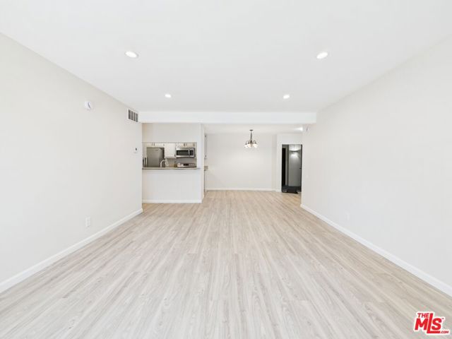 5460 White Oak Avenue, Encino CA: https://media.crmls.org/mediaz/925435a1-0297-4e9a-800f-a23a2d38881a.jpg