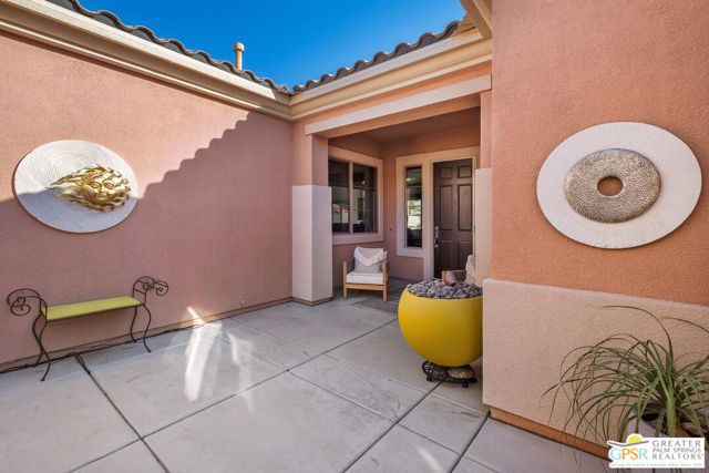 81091 Avenida Colonias, Indio CA: https://media.crmls.org/mediaz/92543d0f-e182-4792-bc28-0ef6bdfccb05.jpg