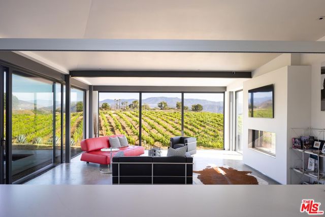 36453 Via El Pais Bonita, Temecula CA: https://media.crmls.org/mediaz/9254df50-f425-41f8-b460-78a27fc6381d.jpg