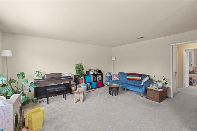933 Florence Lane, Menlo Park CA: https://media.crmls.org/mediaz/92550a6f-7b1b-4426-bac5-4e9c4c2de2eb.jpg