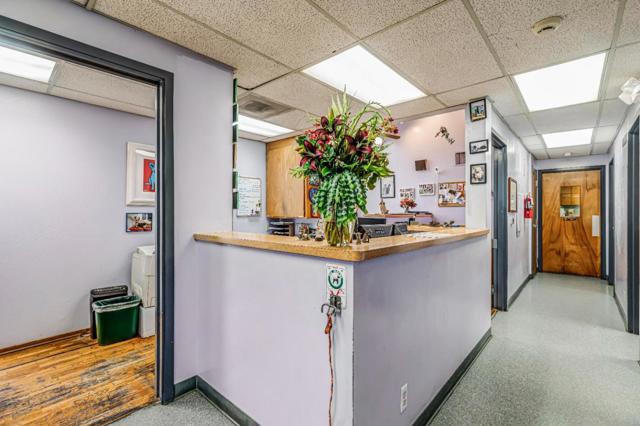 10012 N Foothill Boulevard, Cupertino CA: https://media.crmls.org/mediaz/92555897-8c0a-401b-8125-4e951b6341e3.jpg