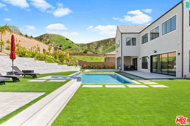 12553 N Ridgeline Road, Porter Ranch CA: https://media.crmls.org/mediaz/925581c5-5b3e-4601-8307-de2a9031d012.jpg